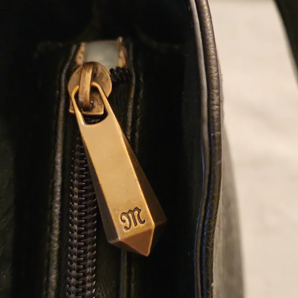 Miss Me black shoulder bag with gold & silver rivots - Picture 5 of 16